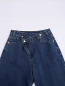 Jeans a gamba larga con taglio obliquo